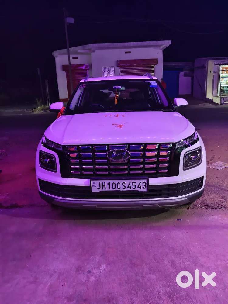 Hyundai Venue 2023 Petrol Well Maintained