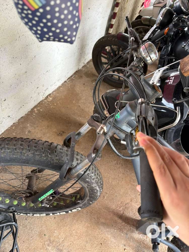 Cosmic flat tyre cycle