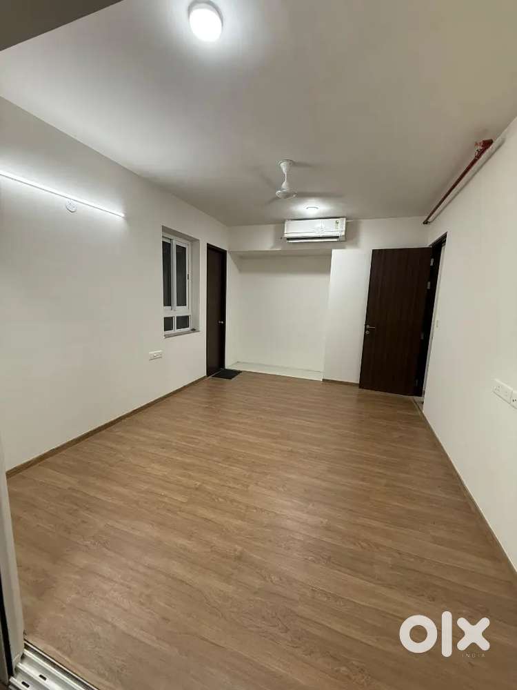 VERY BIG CARPET WITH COVERED PARKING