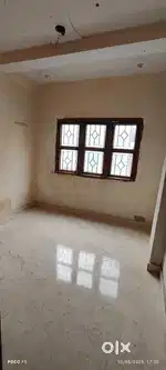 1 bhk flat for rent in khora colony near by thapar gate.