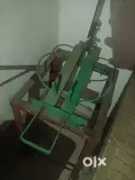 Coconut cutting machine