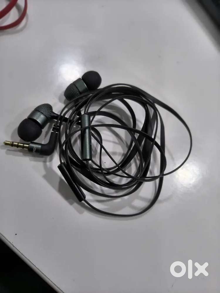 boAt BassHeads 225 in-Ear Super Extra Bass Wired Headphones, with Mic