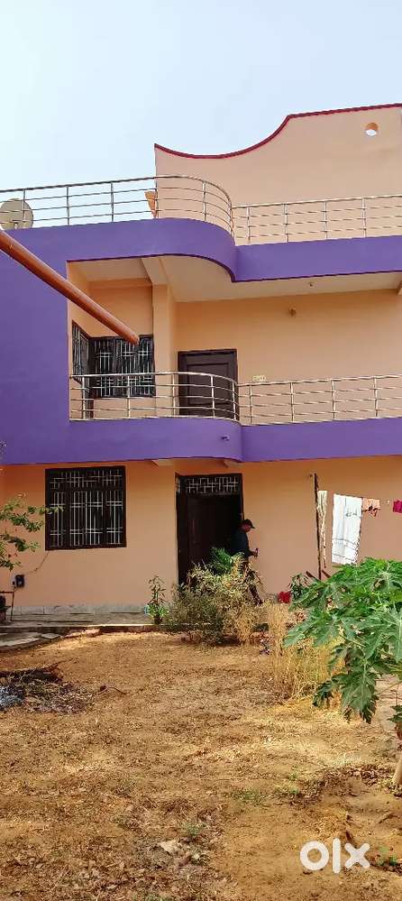 A 2 storey house available for lease in boro giridih for commercial