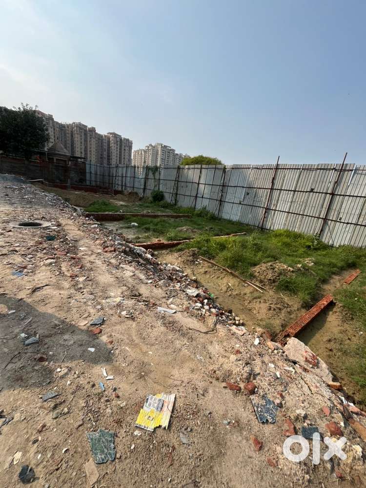 plot in just 2.10 crore rupees..