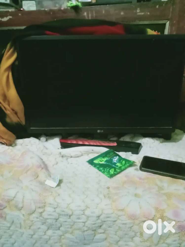Lg led 22 inch tv with wall mount facility