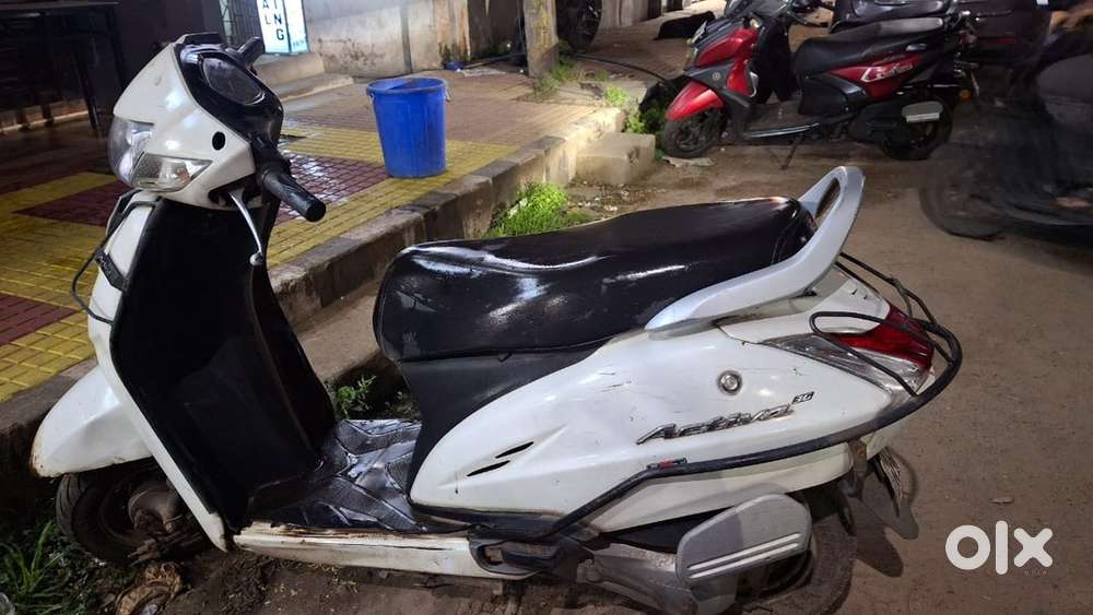 Honda activa 3g white colour