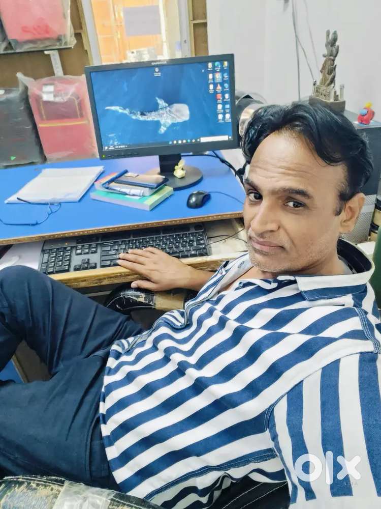 I want a staff for office work in a courier service