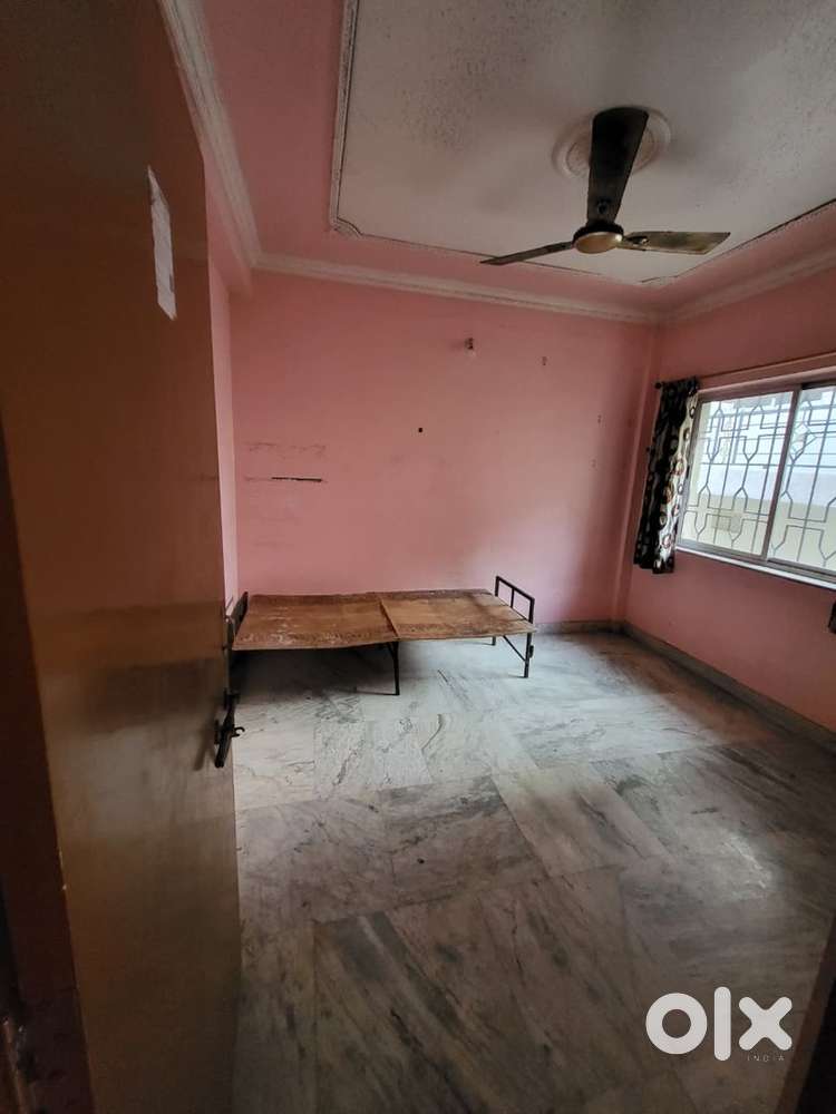 2girl flatemates needed