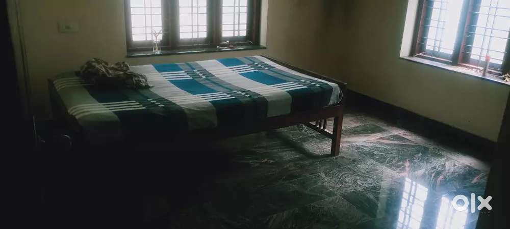 2 bed room 1 bathroom kitchen hall