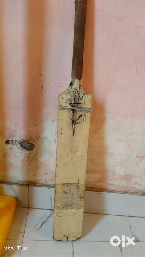Tennis cricket bat