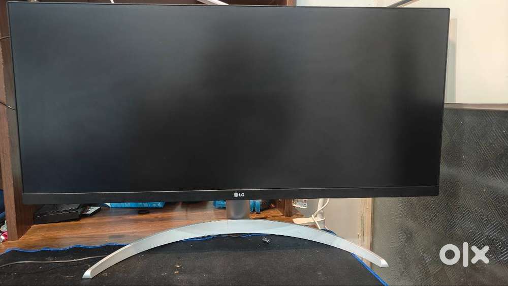 LG UltraWide 29-Inch IPS Monitor (29WQ600) – Excellent Condition – 6 M