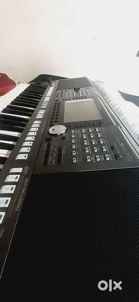 Yamaha psr s970 keyboard in excellent condition..