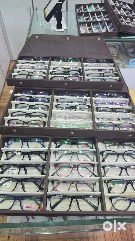 SALES WOMAN FOR OPTICAL SHOP