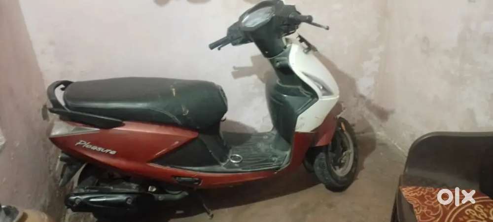 How many?\nYard linear by three wales place to beach area , two pacin