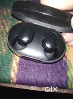 This the bluetooth ear buds (brand:-redmi)