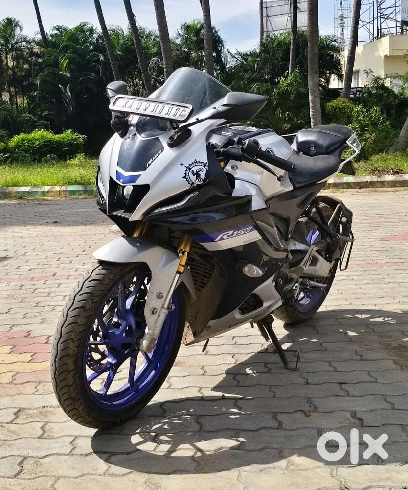 Yamaha R15 V4M