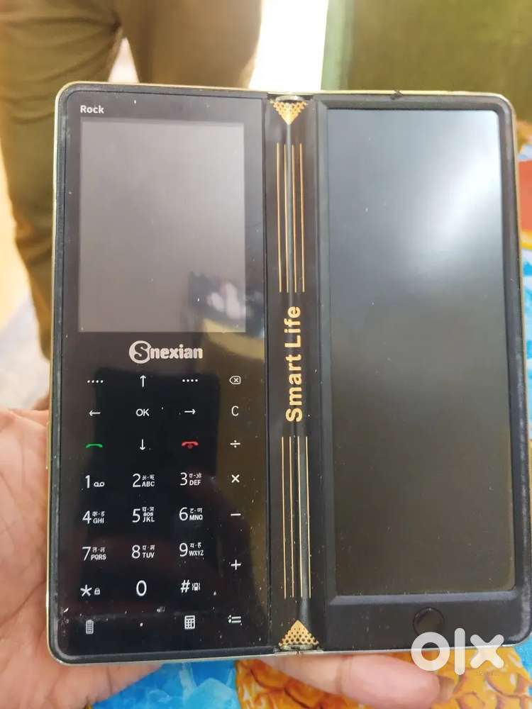 Fold and keypad phone