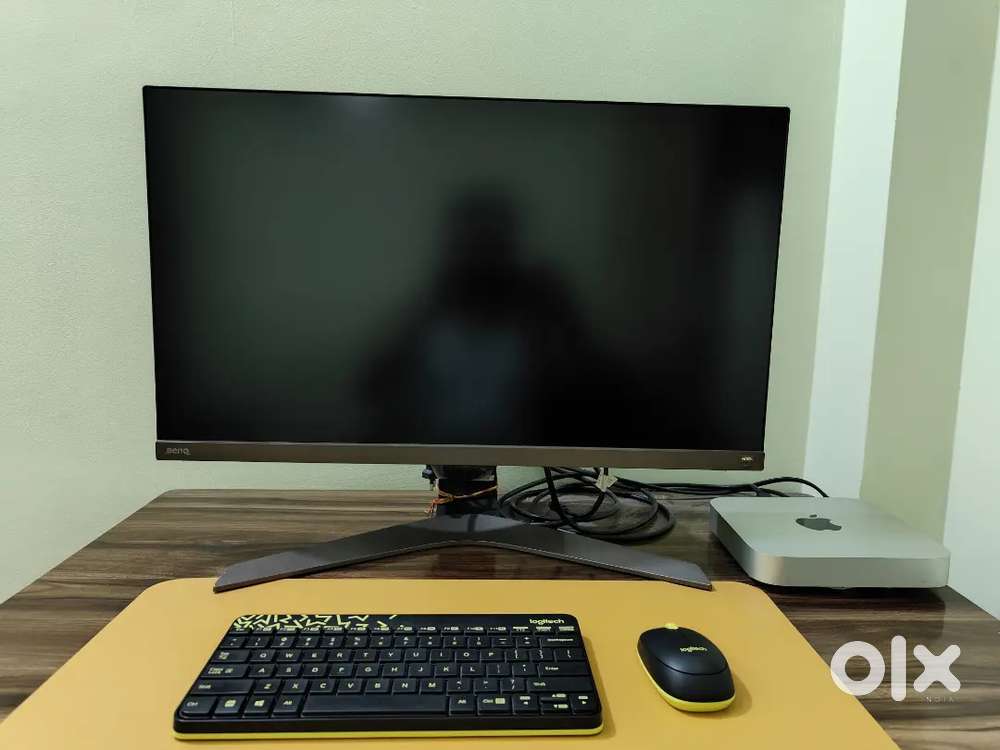 Apple Mac mini m2 and Benq monitor