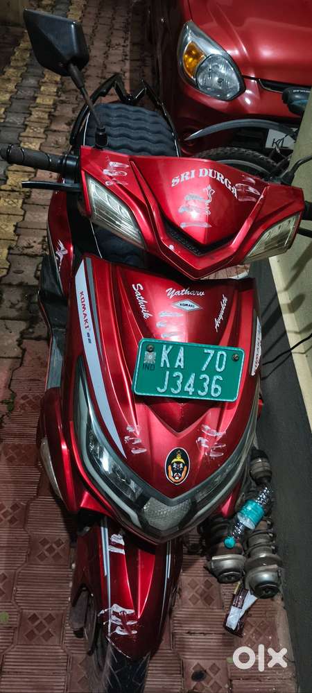 Komaki SE electric scooter