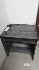 2.5 feet wide computer table
