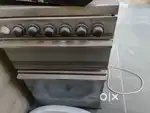 Cooking range with oven