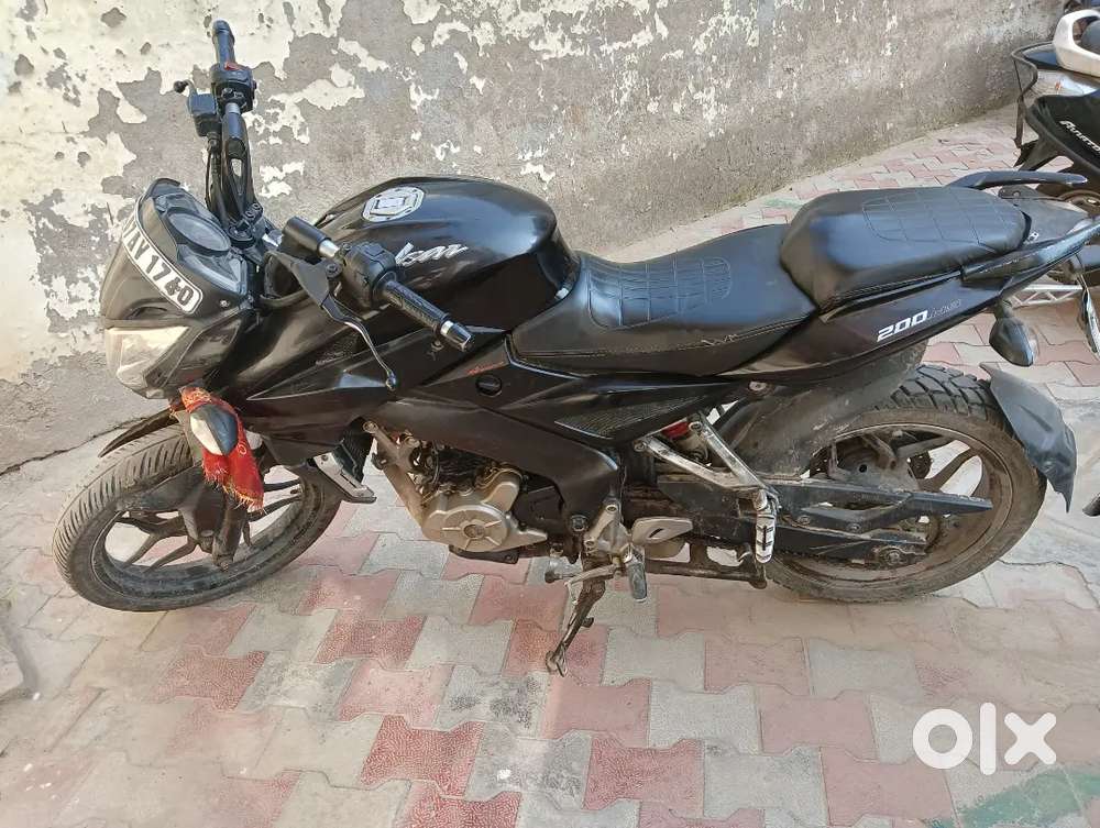 Bajaj NS200