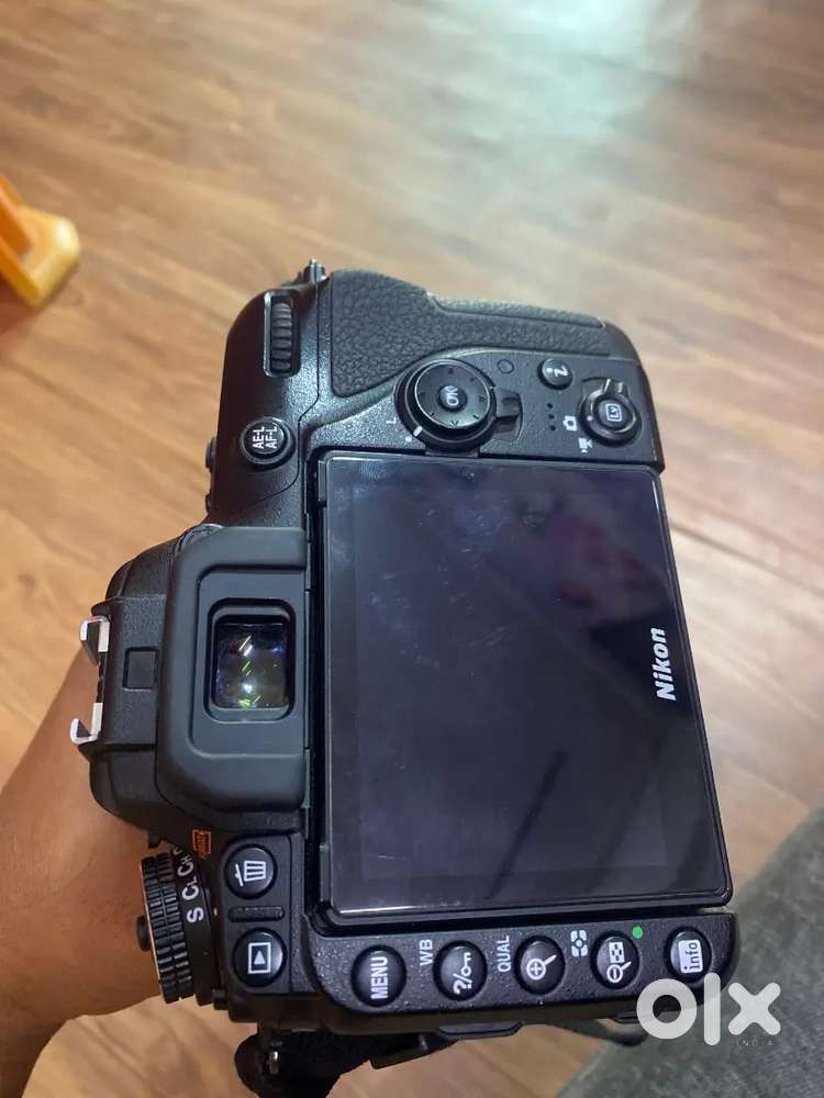 Nikon D7500 selling