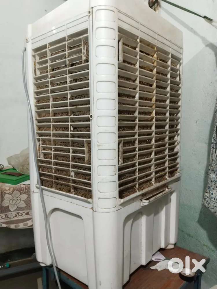 Cooler with table