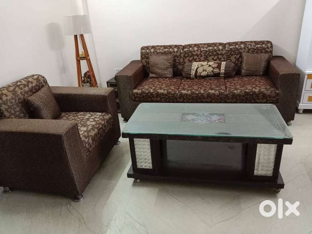 5 seater sofa with center table
