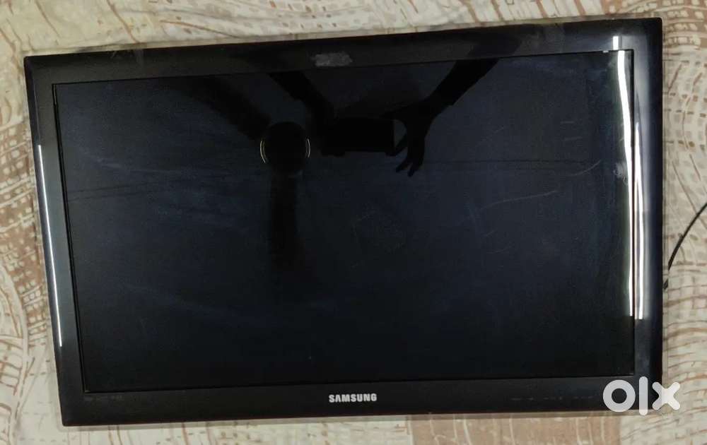Samsung 32 Inch LED TV – HD Display, Urgent Sale!