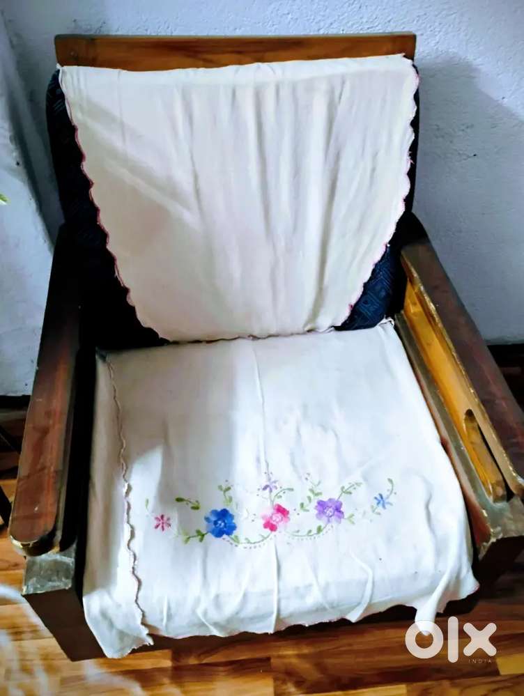 5 Seater Sofa Set and cabinet