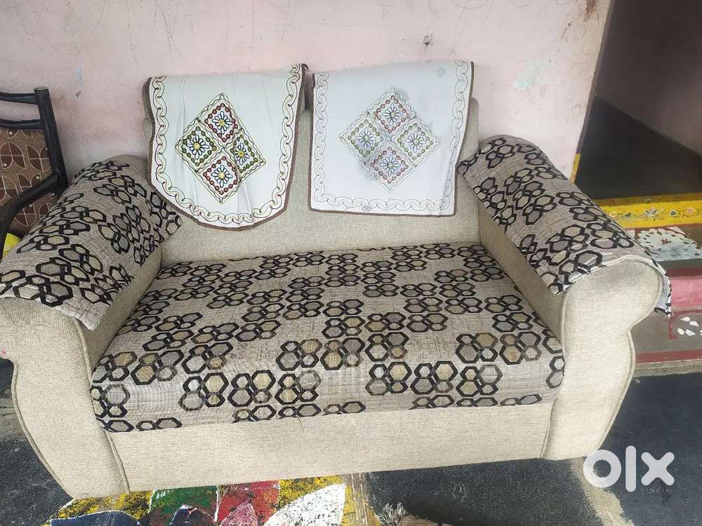 2Seater sofa and టేబుల్ total price 8000