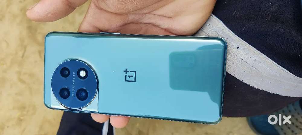 OnePlus 11   16gb ram 256 memory