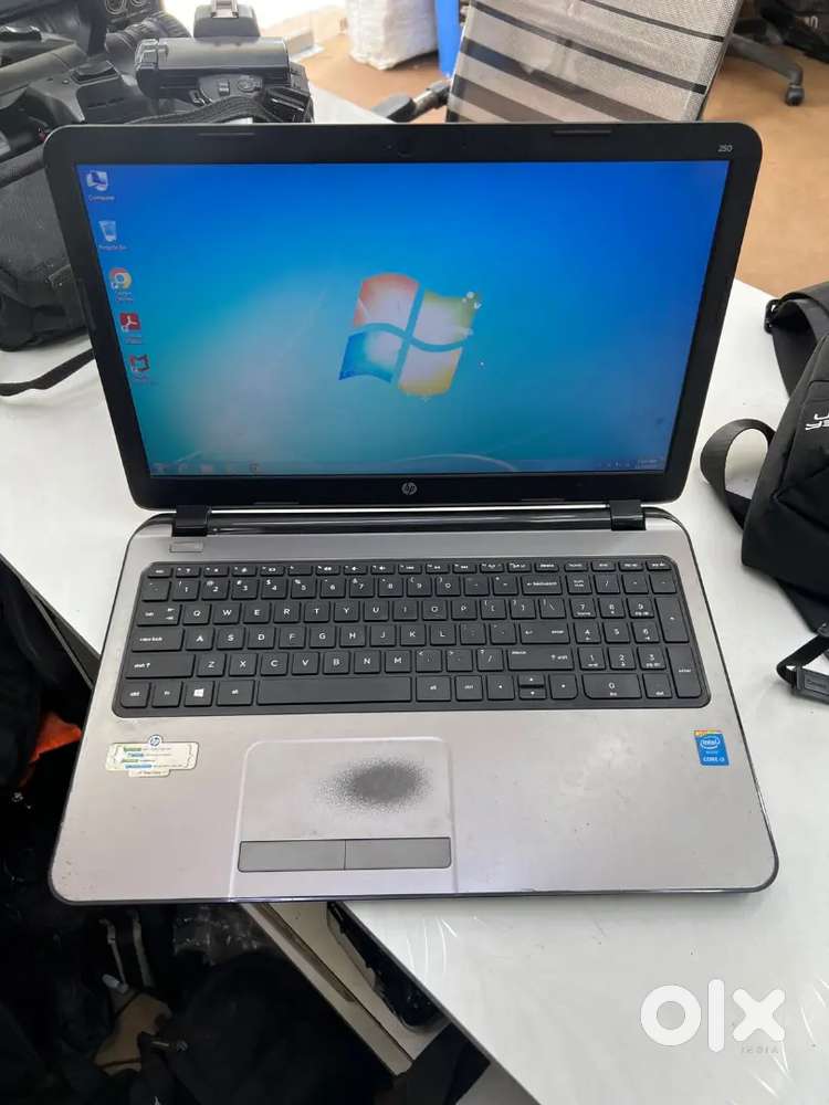 Hp laptop 
I3 4gen
4gb ram 500gb