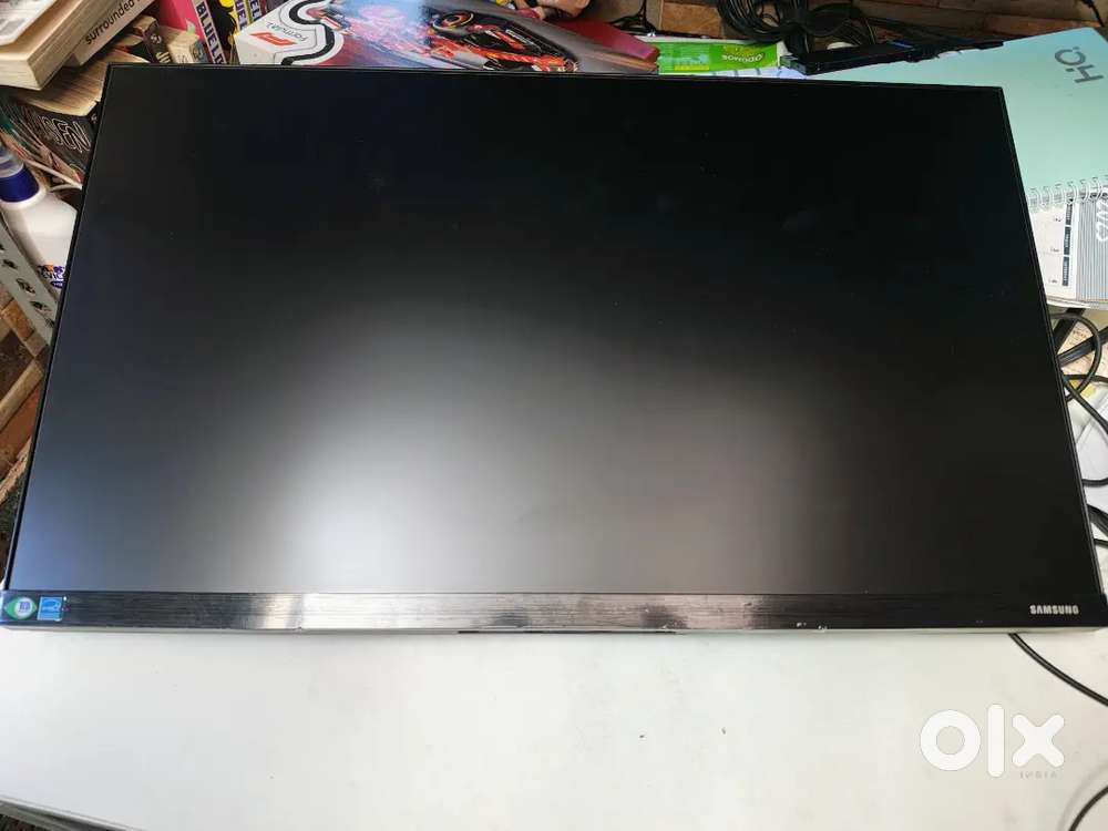 Samsung 24 Inch monitor with 2 HDMI and 1 Hp display port