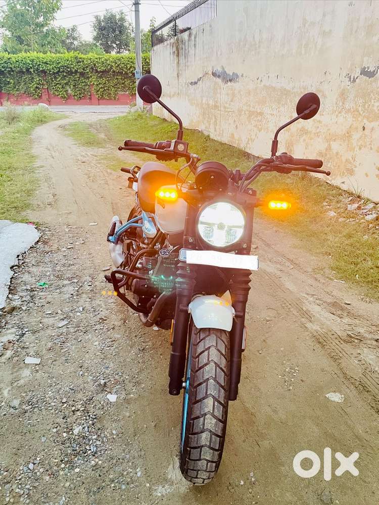 Selling my Royal Enfield Guerrilla 450, driven only 1,225 km.