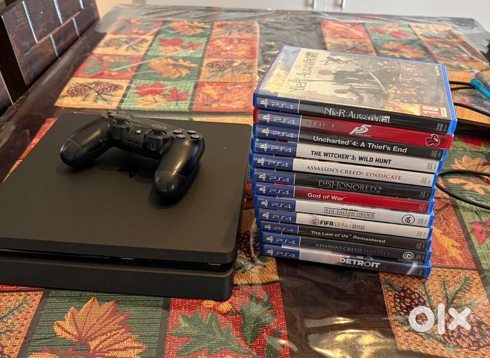 PS4 Slim 500 GB + 12 games