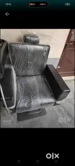 Saloon chair