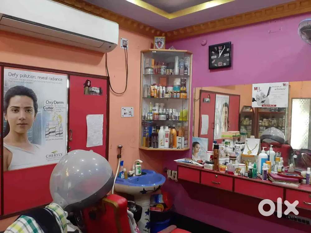 Urgently need girl for Ladies beauty parlour
