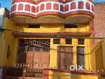 तीन फ्लोर में बना हुआ मकान रोड से नियर है कंप्लीट मकान है