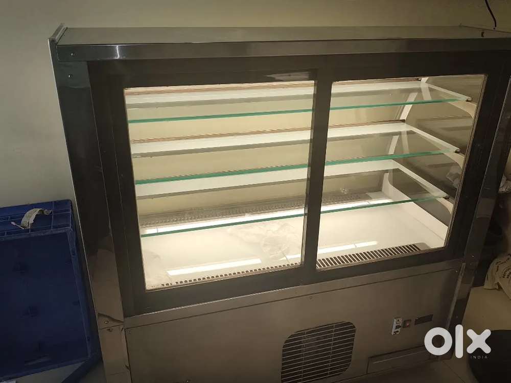 Glass cake display counter