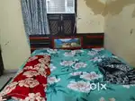 Mujhe koi roommate chahiye