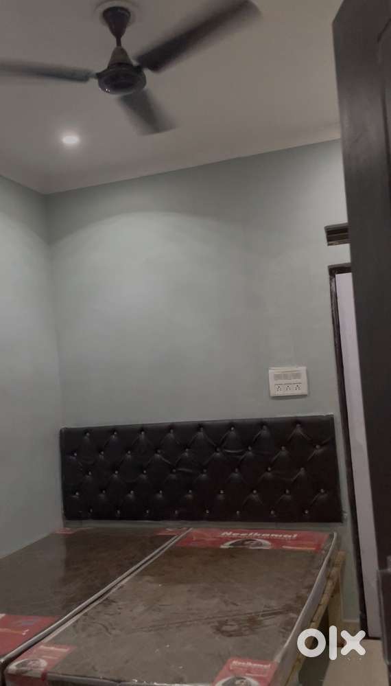 to let room with attached washroom