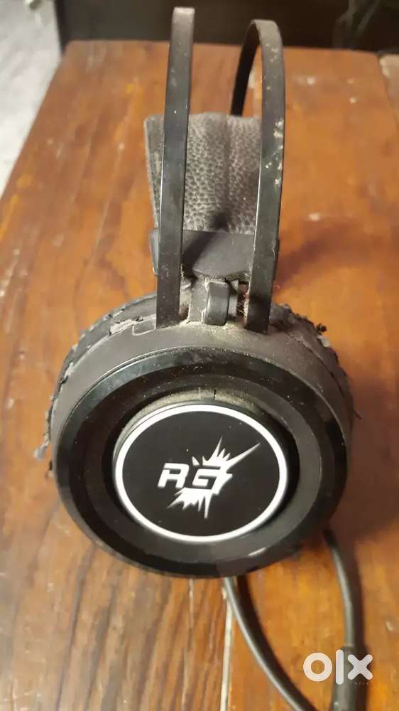 Had phone for sale and light for PC use other use very good condition