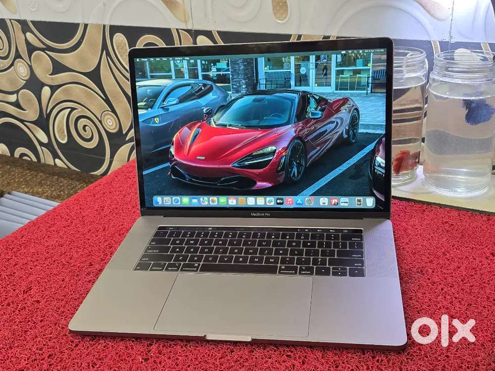 Apple Macbook Pro i9/32gb/2TB/5.5GB Graphics 15inch Retina Touchbar