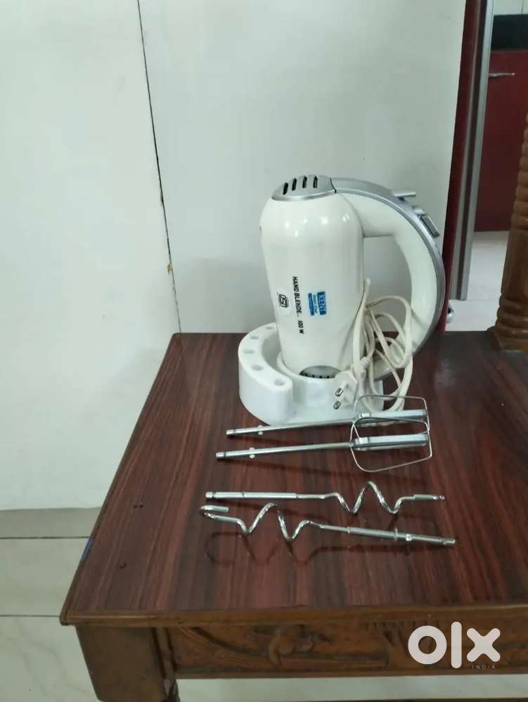 Hand Blender, glass cups and glass plates