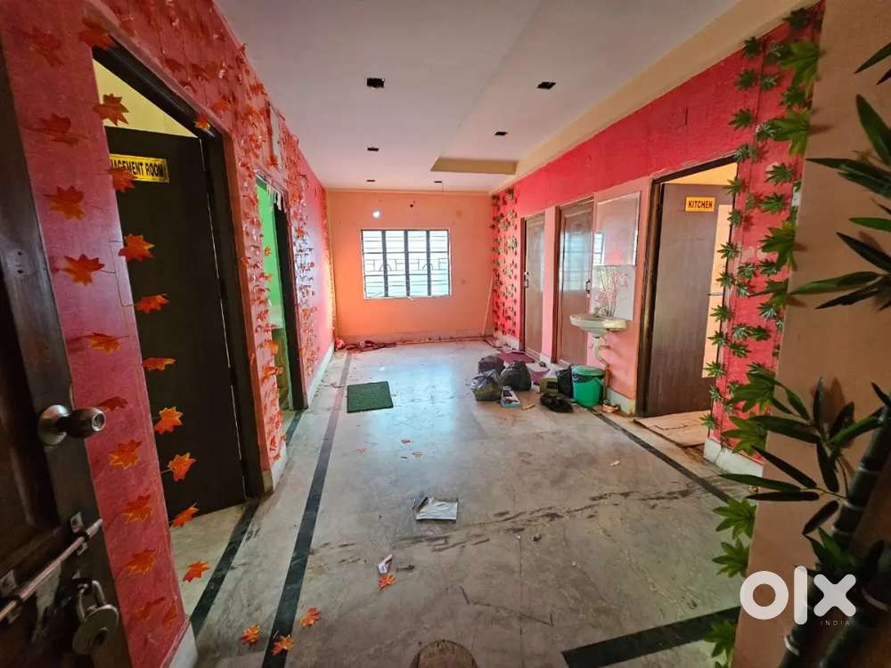 Office rent in muchipara near tollygunge metro on road office.