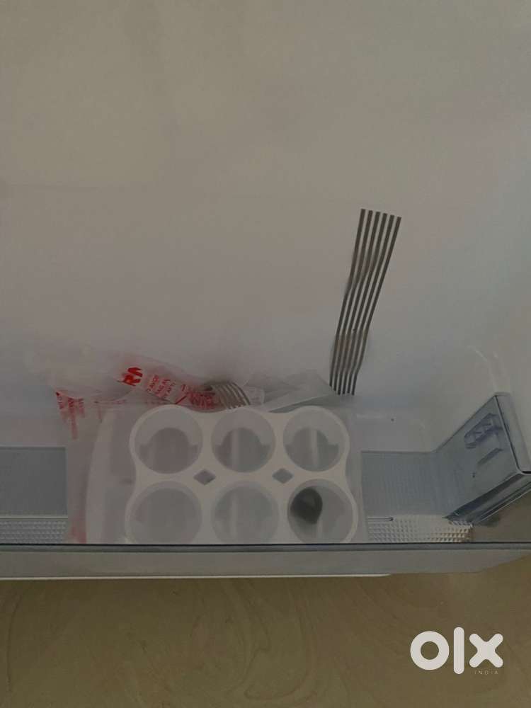 Single door 205 litre fridge.