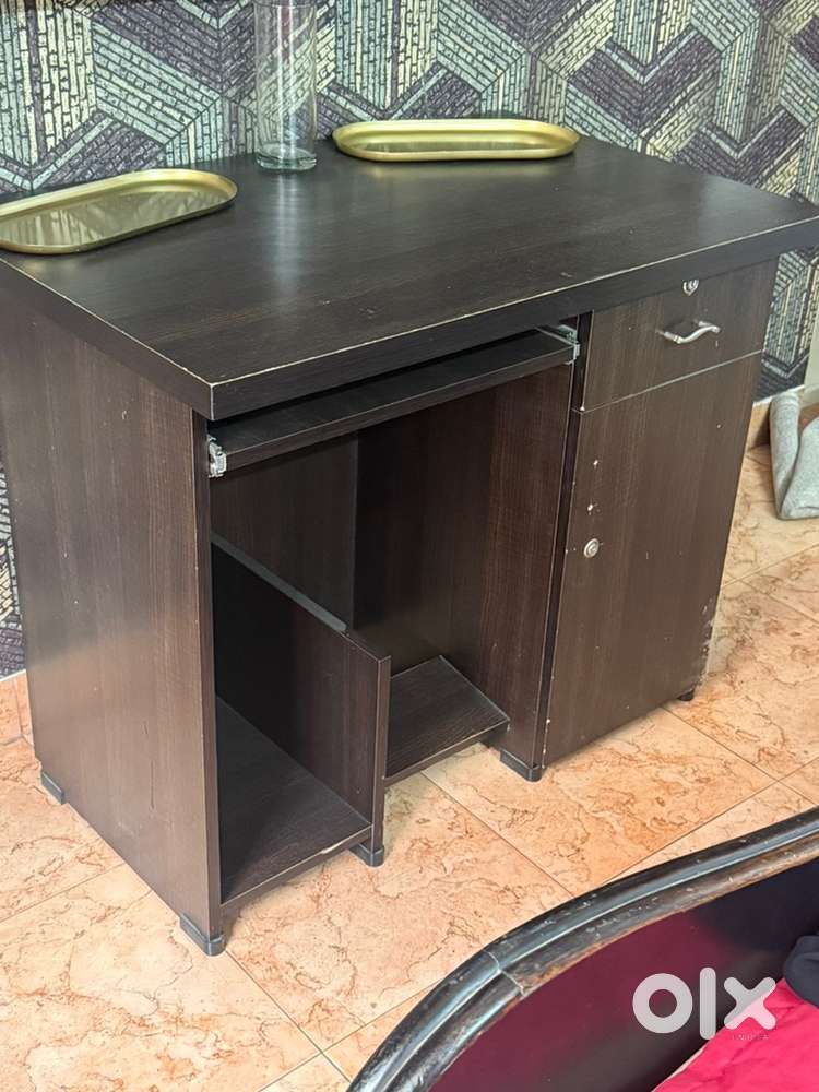 Computer table with storage’s