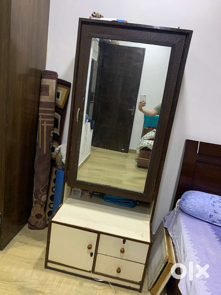 Dressing table